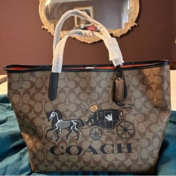 Coach Halloween tote and pumpkin driver coach wagon new - Picture 1 of 6